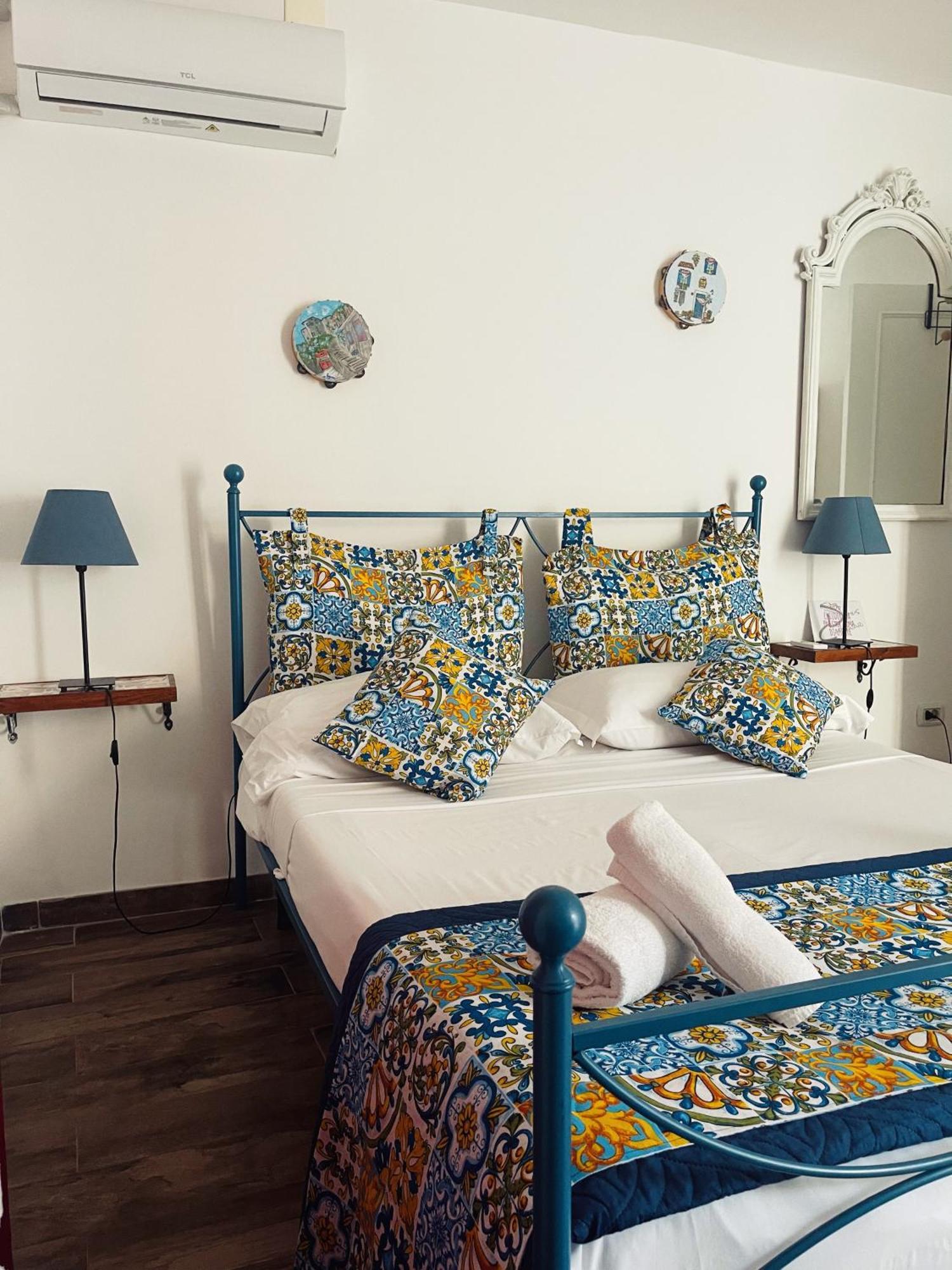 Appartement Domus Carbonari à Naples Extérieur photo